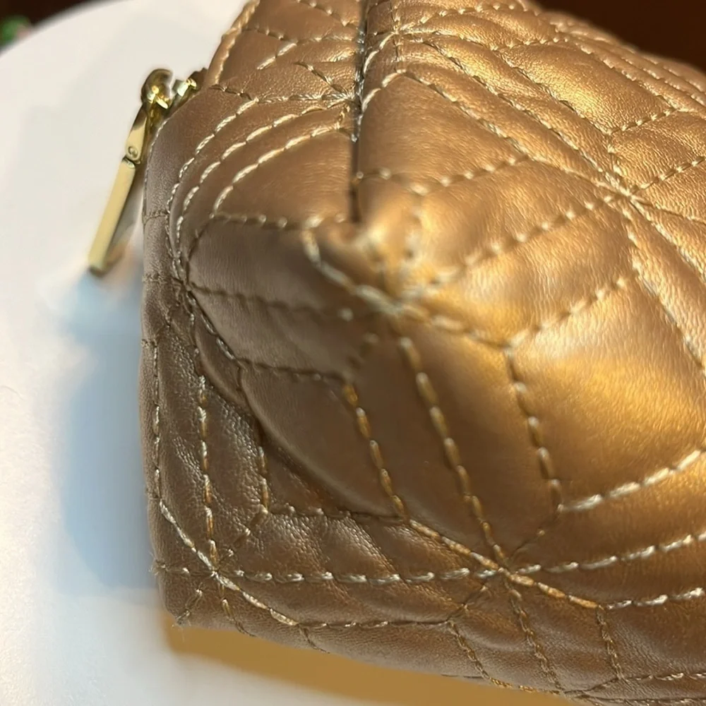 Vince Camuto Cosmetic Bag & beauty organizer Quilted gold metallic Acrylic/gold